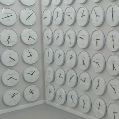 montres murales fuseaux horaires ville du monde